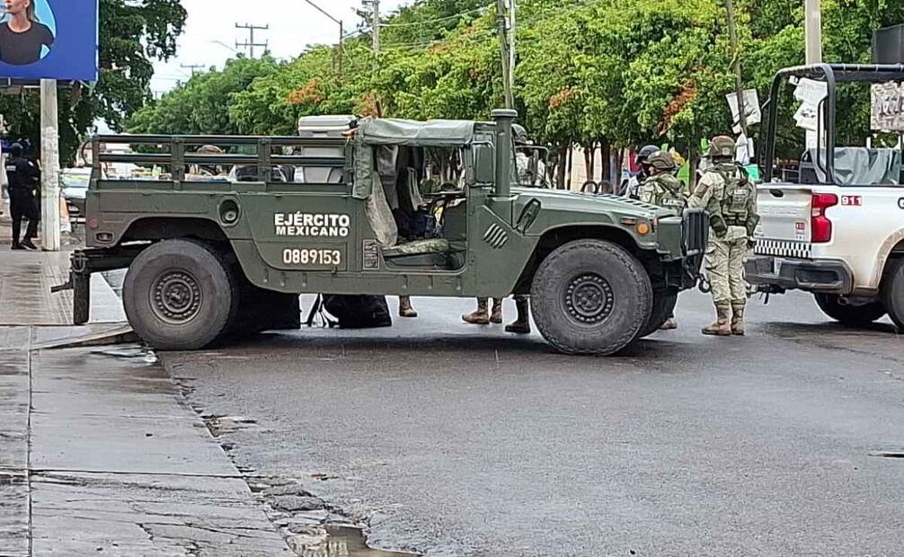 Ejército retira artefactos explosivos en Culiacán;  asegura zona tras ataque armado.
Foto: Especial.