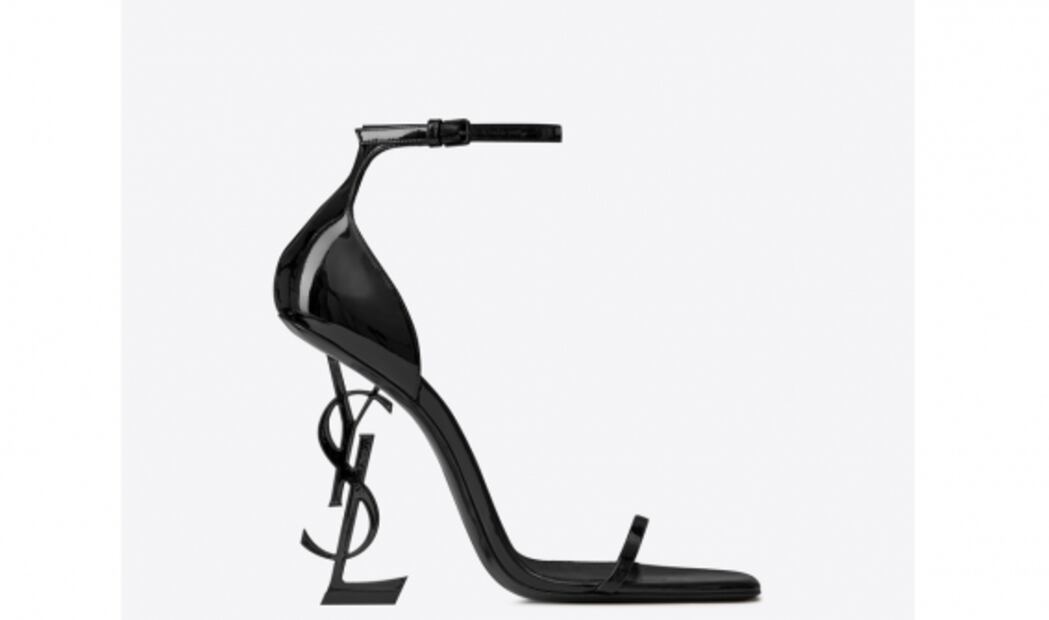 Los tacones de lujo de Ángela Aguilar