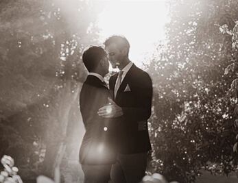 Hijo de René Strickler celebra segunda boda con su esposo; aquí los detalles