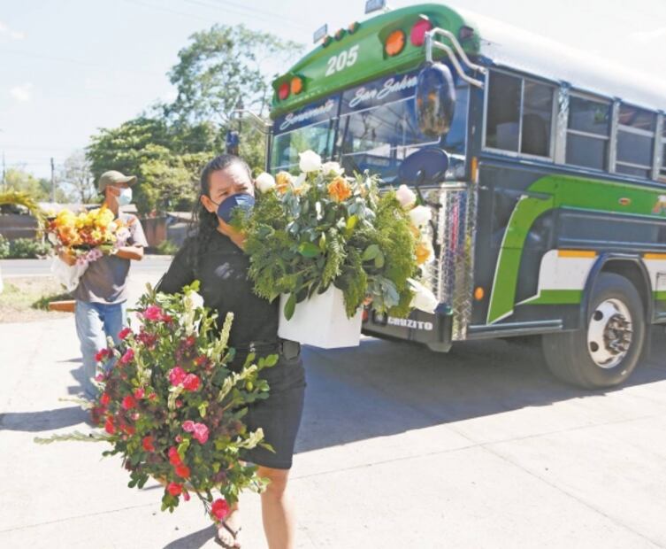 Despiden a Victoria; su familia, en incertidumbre