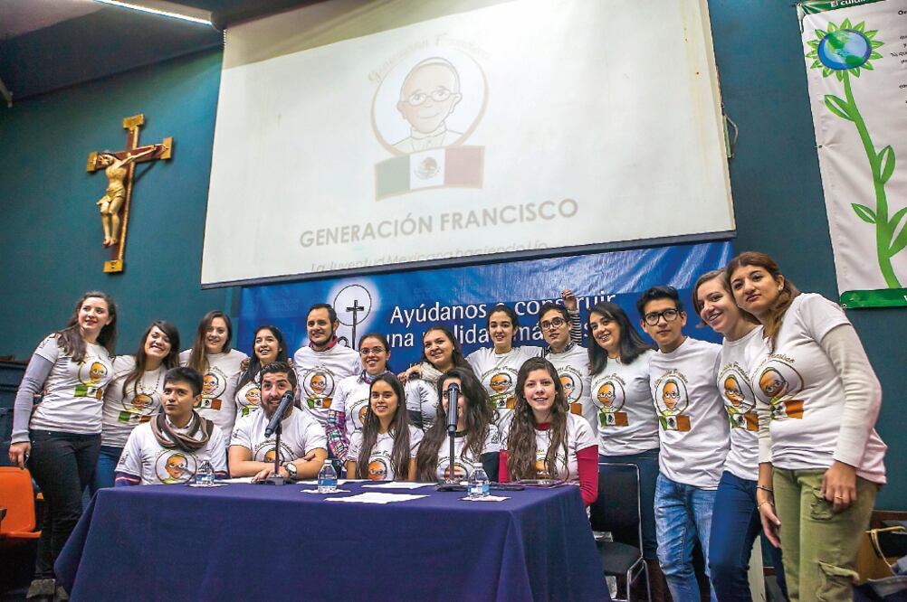 Los integrantes del movimiento llevan a cabo visitas a enfermos, atención a migrantes y entrega de juguetes a casas hogar, como parte de los preparativos para la visita del Vicario de Cristo a nuestro país (YADÍN XOLALPA. EL UNIVERSAL)