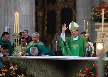Con aplausos despiden al cardenal Rivera Carrera en su última misa en Catedral
