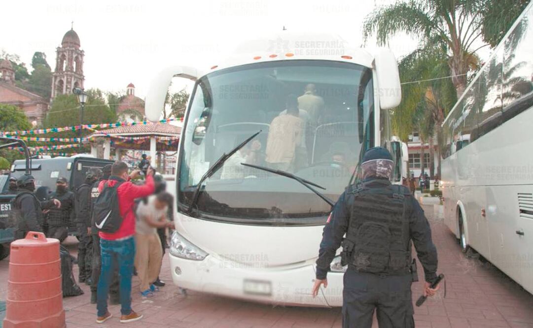 Los 164 reos fueron trasladados a los penales de Tenancingo del Sur, Valle de Bravo y Almoloya de Juárez. Foto: Especial.