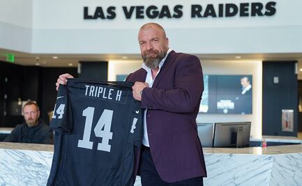 Operan del corazón a Triple H