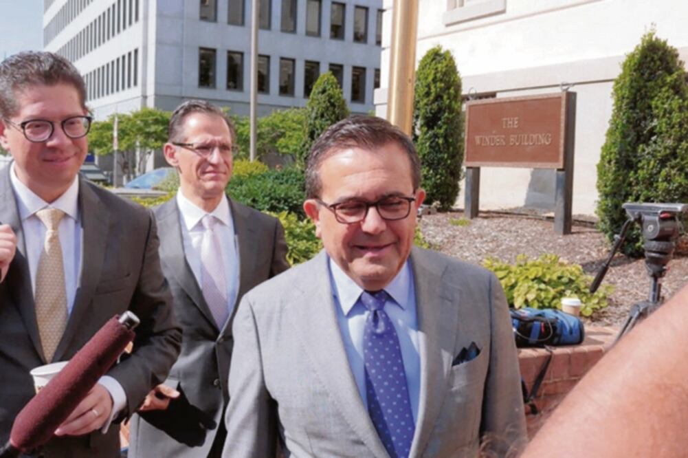 Ildefonso Guajardo, secretario de Economía, acompañado por Juan Carlos Baker y Kenneth Smith Ramos, ayer en las negociaciones en Washington. (CORTESÍA)