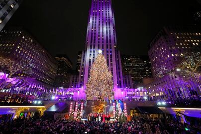 Árbol de Navidad del Rockefeller Center llega a Nueva York; estará adornado por más de 50 mil focos LED 