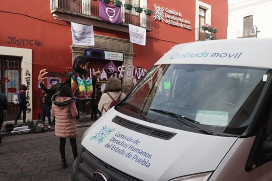 "Toman" mujeres sede de Comisión de Derechos Humanos en Puebla