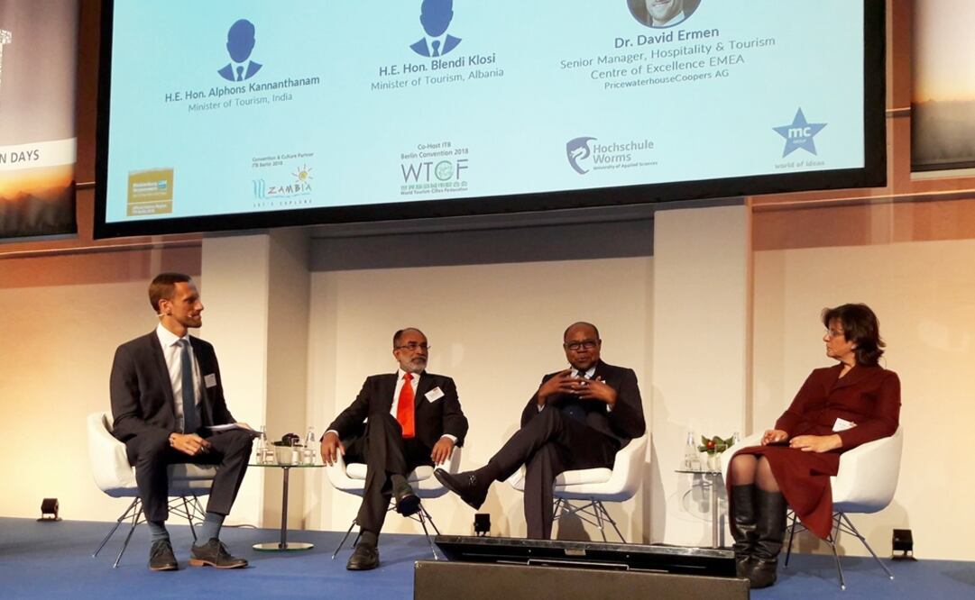 (Foto: Tomada de Facebook) Mesa redonda del ministro del itb