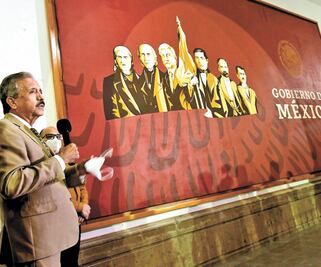 Edil de Sinaloa devela mural con la imagen de AMLO