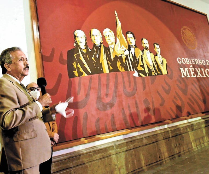 La obra, llamada Cuarta Transformación, está inspirada en la imagen institucional del gobierno federal, a la cual se le añadió la figura del Presidente. ESPECIAL