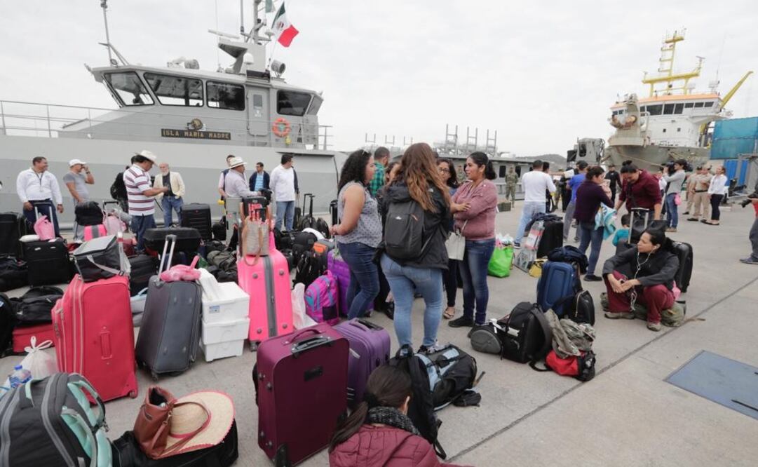 Zarpan trabajadores hacia las Islas Marías para recoger sus pertenencias. Foto: Luis Cortés/EL UNIVERSAL