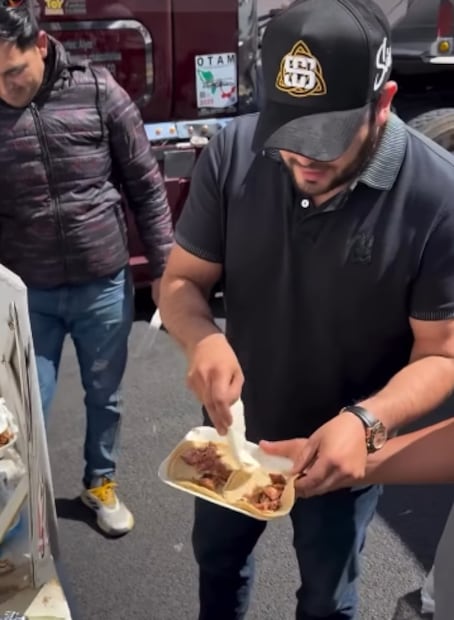 Gallo Elizalde y su equipo, afectados por los bloqueos en la carretera que conecta a Morelia y Guadalajara.
Foto: Instagram