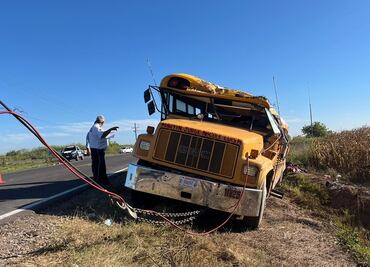 Vuelca camión con jornaleros agrícolas en Navolato, Sinaloa; hay 19 heridos