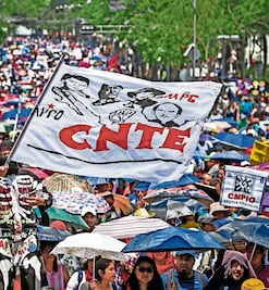 Con marcha exige CNTE alza salarial a maestros