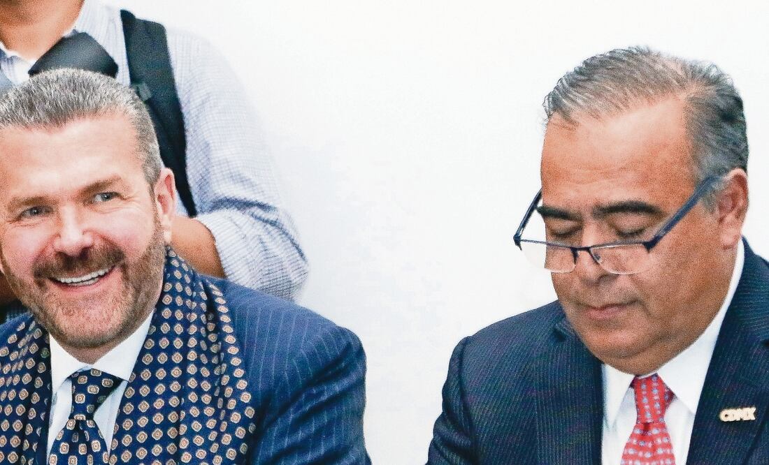 Herramientas de la delincuencia. Luis Wertman (izq.) explicó que regular el uso de armas, celulares y motos daría un golpe a la delincuencia (CORTESÍA)