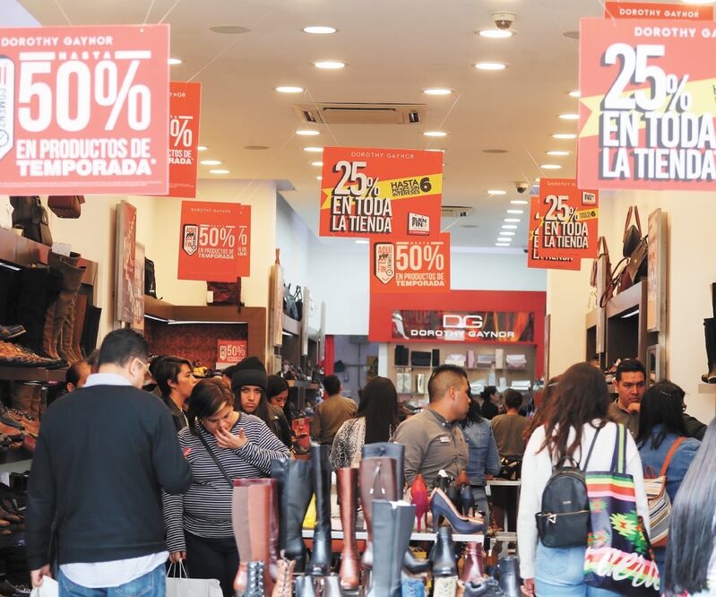 La Concanaco manifestó que las autoridades han indicado que ya no es alternativa paralizar otra vez las actividades comerciales, por lo que pidió respetar los protocolos para evitar contagios. ARCHIVO EL UNIVERSAL