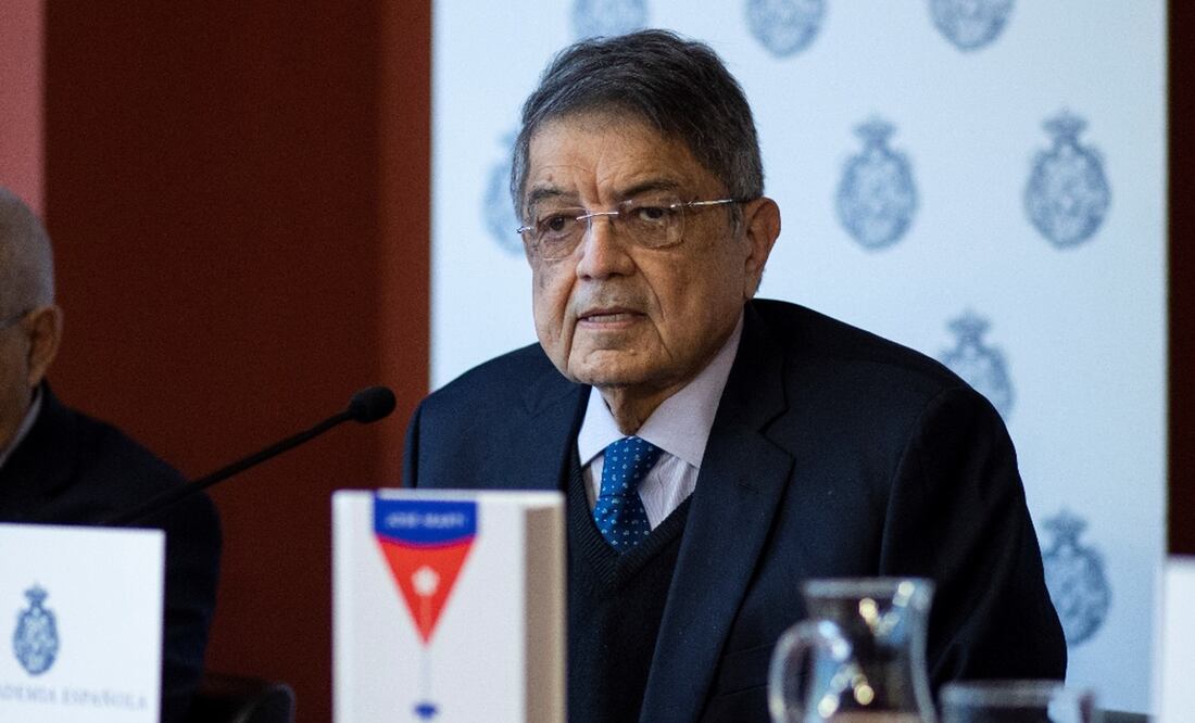 El escritor Sergio Ramirez, durante la presentacion de "Martí en su universo". Foto: EFE/Rodrigo Jiménez