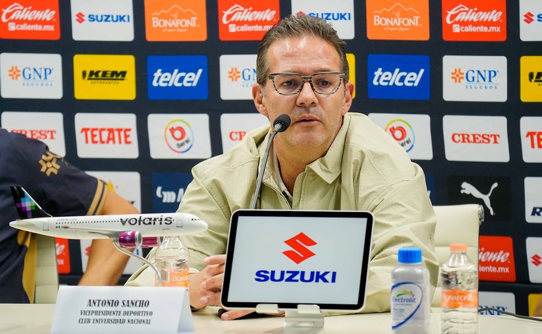 Antonio Sancho en conferencia de prensa con Pumas - Foto: Imago7