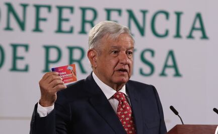 AMLO denuncia de nuevo uso de tarjetas con fines electorales, ahora en Guanajuato