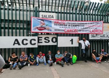 Exigen renuncia de Alejandro Moreno; bloquen militantes sede nacional del PRI