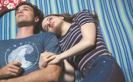 Vuelven, se dan otro beso y dicen adiós