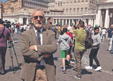 “La iglesia Católica vive una guerra civil”, asevera periodista Marco Politi; es autor del libro “Francisco entre los lobos”