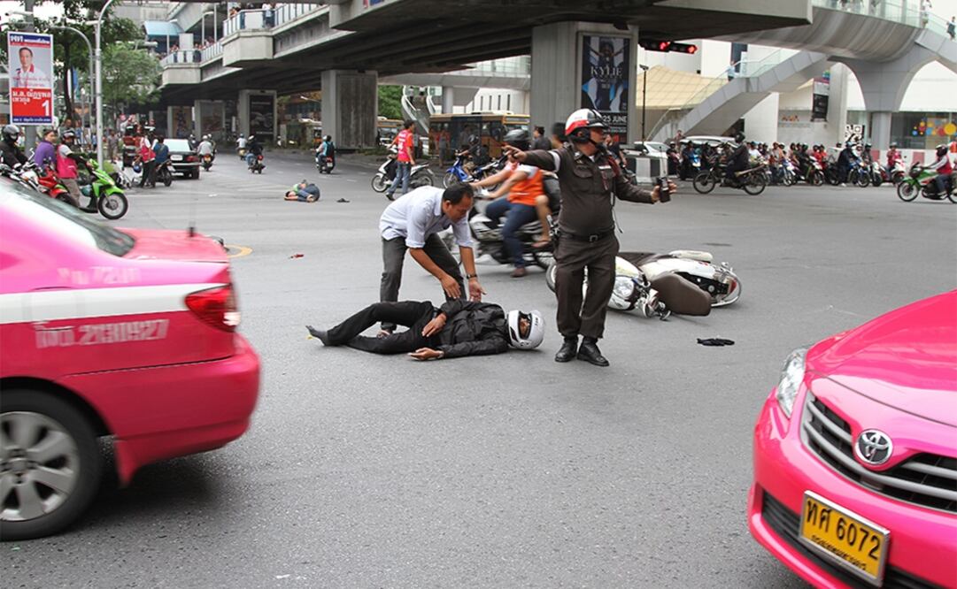 Castiga Tailandia a conductores ebrios con trabajo en morgues