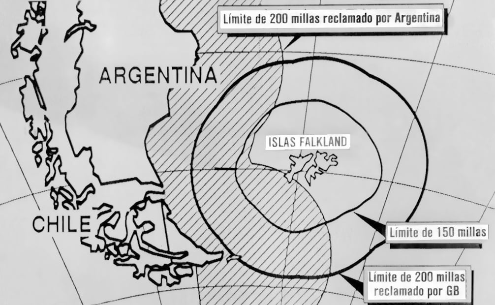 Para el 31 de enero del 87, el gobierno británico planteó nuevas restricciones de pesca alrededor de las costas de las Islas Malvinas; la solicitud empeoró las relaciones entre ambos países. Se consideró ampliar el límite de pesca de 150 a 200 millas náuticas, lo que limitaría bastante las actividades pesqueras para ambos frentes. Diagrama: AP
