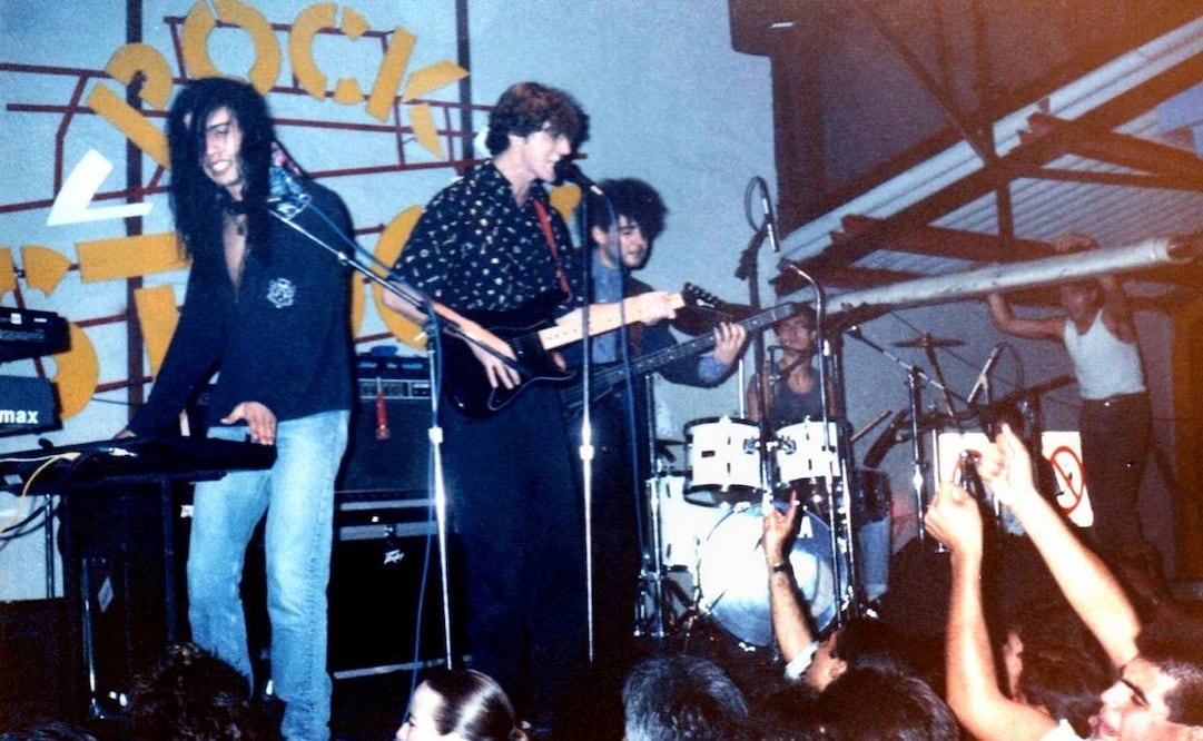 Luego de unas copas, la música llenaba de energía al público, que un buen rato después de media noche podría tomarse un momento para comer. ESPECIAL.