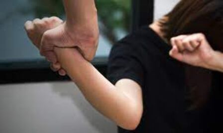 Sujeto golpea brutalmente a su hermana de 15 años en Los Mochis, Sinaloa