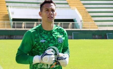 Amputarán a Follman, portero del Chapecoense, hueso de muñón derecho