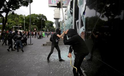 Identifican a encapuchados que vandalizaron comercios en la marcha por Ayotzinapa