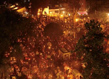 Miles asisten en Mixquic al regreso de los difuntos