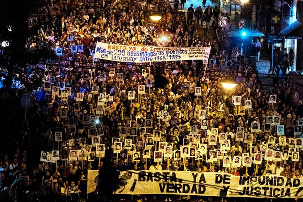 Fue la vigésima "Marcha del Silencio" convocada por la agrupación Familiares de Detenidos Desaparecidos y secundada por otras organizaciones sociales y sindicales. Varios miles de personas participaron en la manifestación