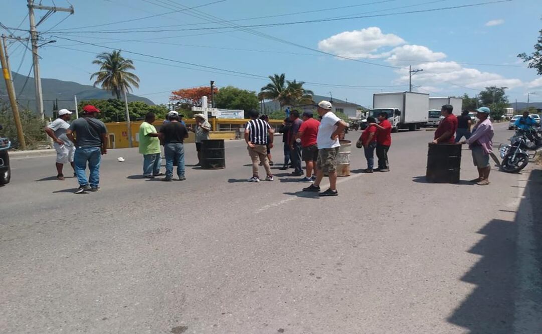 Pobladores  de Huamuxtitlàn, Guerrero expulsan a policía y asumen seguridad