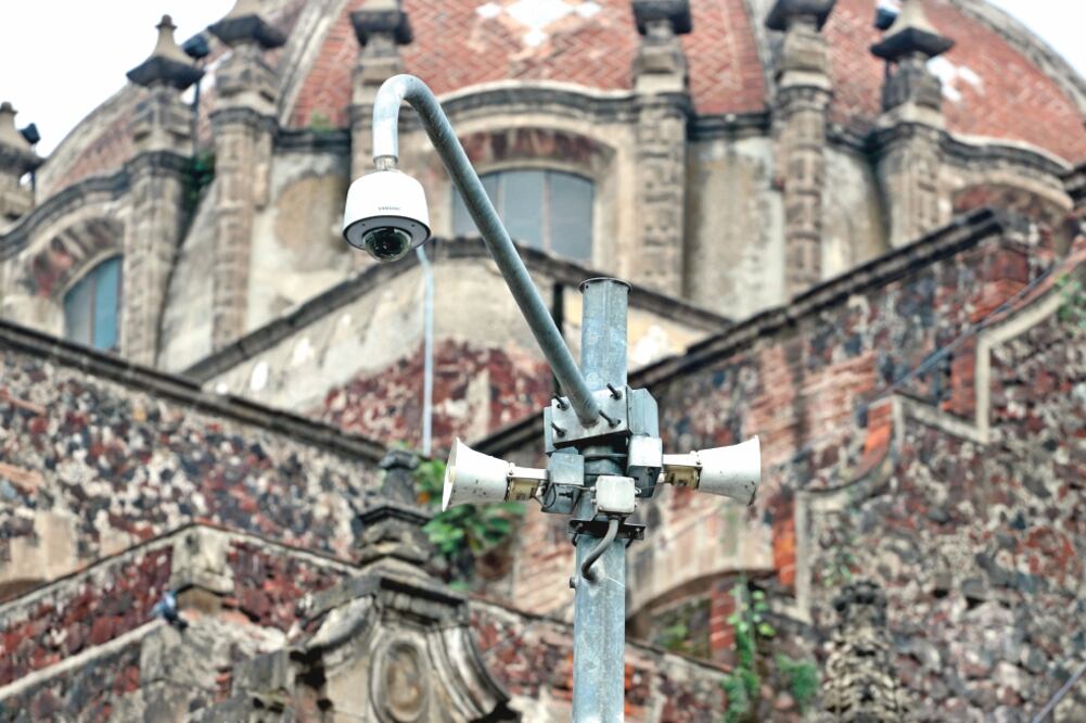 Tras la prueba de altavoces realizada el lunes al mediodía, habitantes de la capital denunciaron a través de redes sociales que en varios puntos de la Ciudad no se escuchó sonido alguno o se escuchó a un volumen muy bajo. (BERENICE FREGOSO. EL UNIVERSAL)