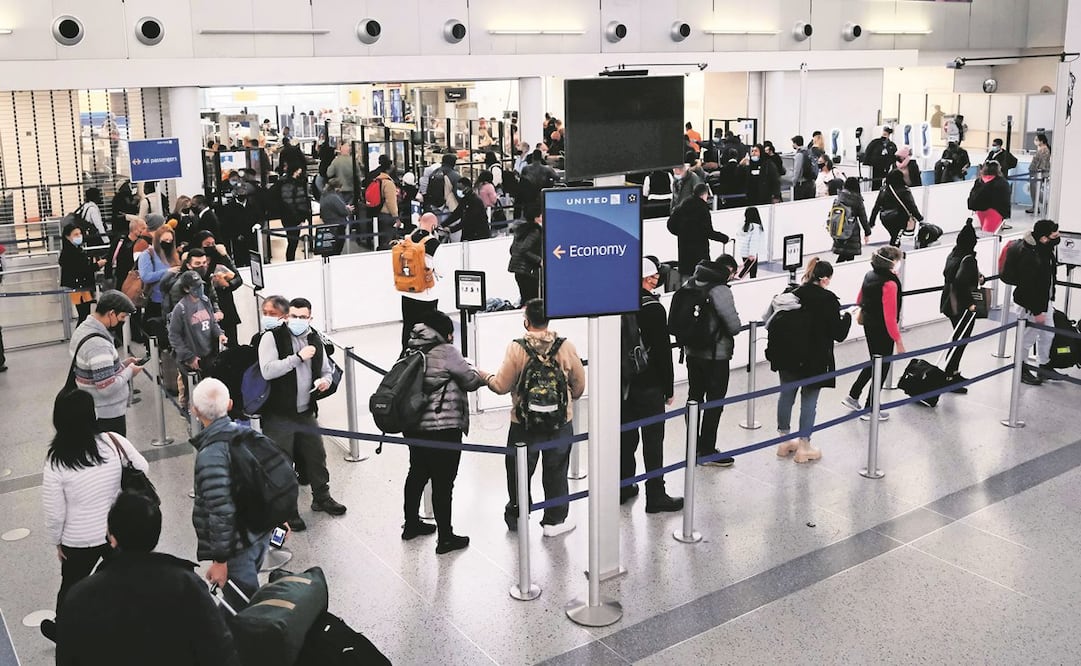 Viajeros en el Aeropuerto Internacional Newark Liberty, en Nueva Jersey. Foto: Ilustrativa / AFP