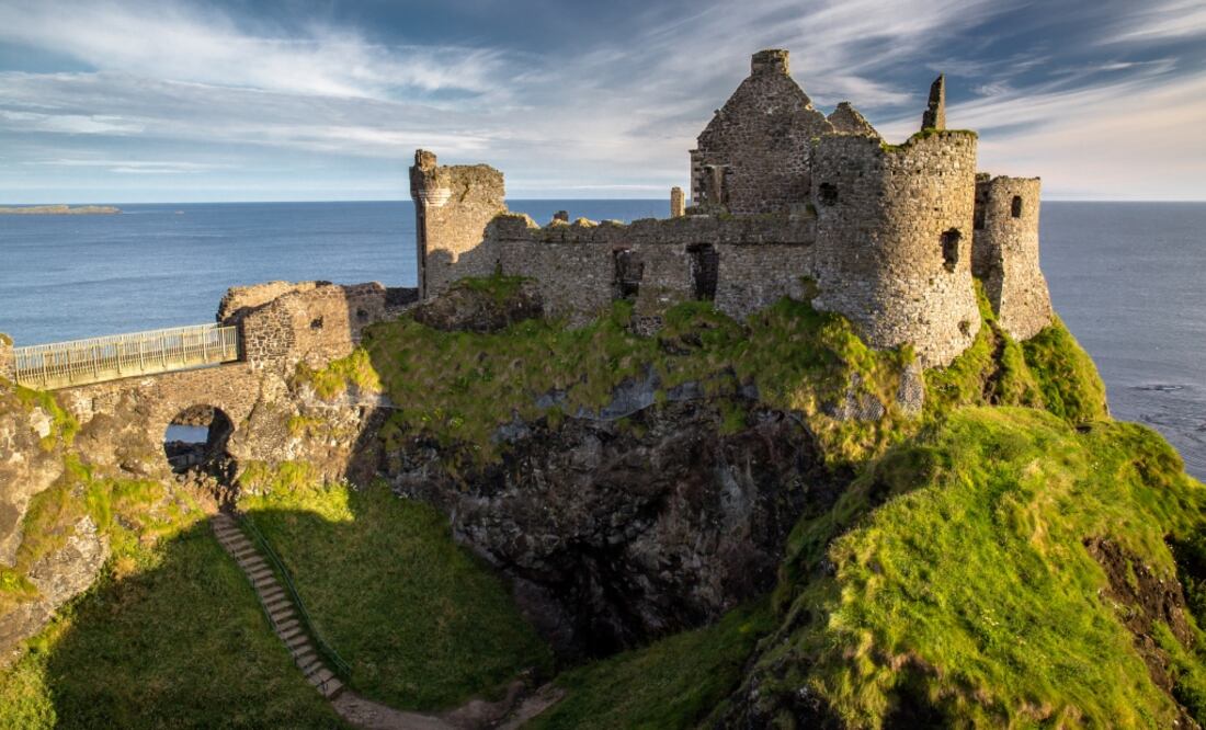 El Castillo de Dunluce, en Irlanda del Norte, representó al hogar de la casa "Greyjoy". (Foto: iStock)