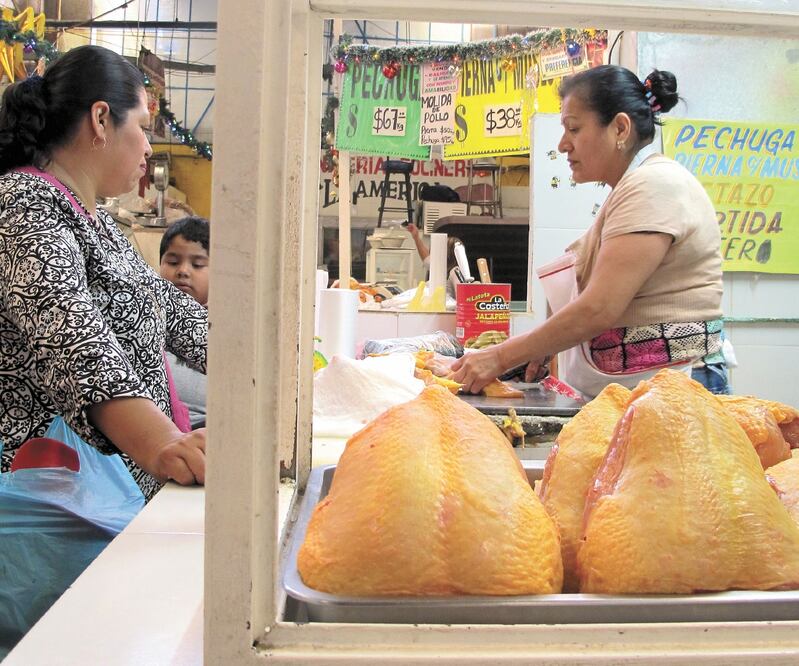 La proteína de pollo es la preferida en México, y el consumo por habitante en 2019 fue de 36.2 kilos de pollo. ARCHIVO EL UNIVERSAL