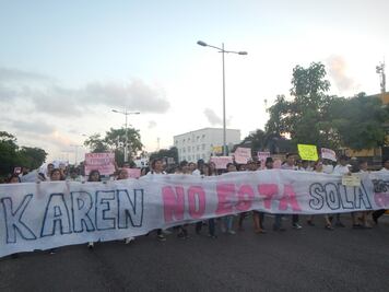 Marchan 5 mil por joven asesinada en Cancún