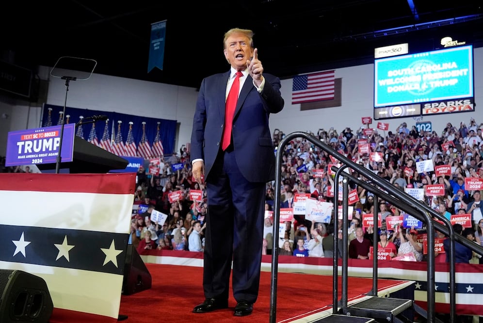El precandidato presidencial republicano, el expresidente Donald Trump, habla en un mitin en Carolina del Sur. Foto: AP