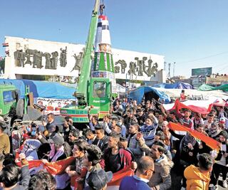 Sube tensión en Hong Kong y Medio Oriente