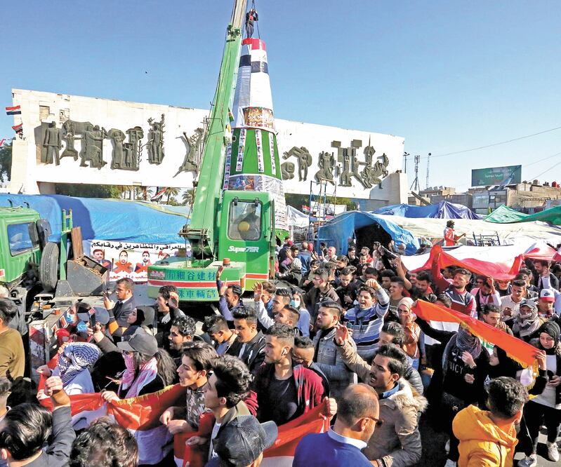 Manifestantes iraquíes protestaron el pasado martes contra el gobierno, en Bagdad. SABAH ARAR. AFP