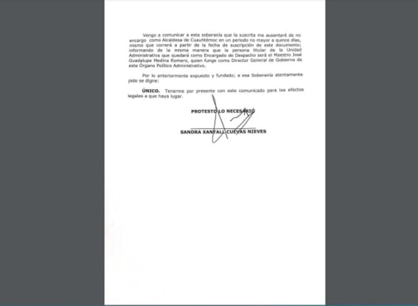 Simpatizantes de Sandra Cuevas se reúnen afuera del Reclusorio Norte previo a su audiencia