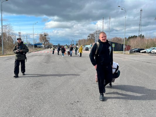 Ucrania ordena evacuar a 3 mil niños y sus padres de Zaporiyia y Dnipró; tropas rusas avanzan en esas regiones