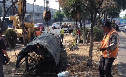 Retiran materiales de obra de puente suspendido en Tlalnepantla