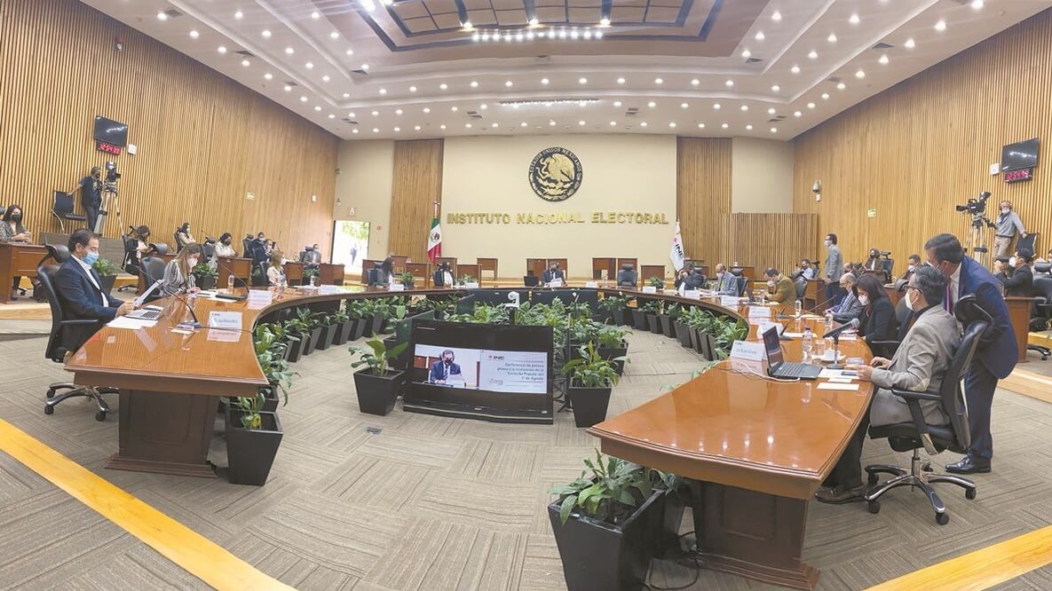 El INE es señalado por Morena de no haber promovido la consulta como se debía para enjuiciar a expresidentes. Foto: ARCHIVO EL UNIVERSAL