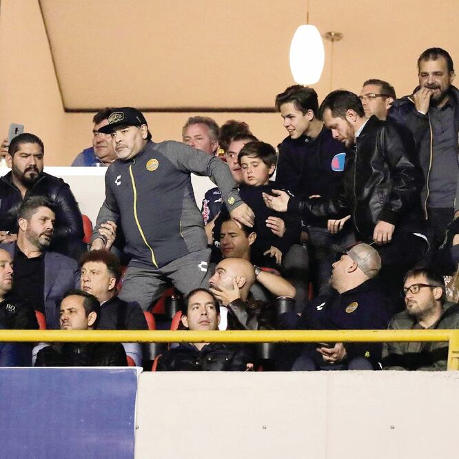 Maradona y directivos de Dorados no contaron con seguridad necesaria. Foto: HENRY ROMERO. REUTERS