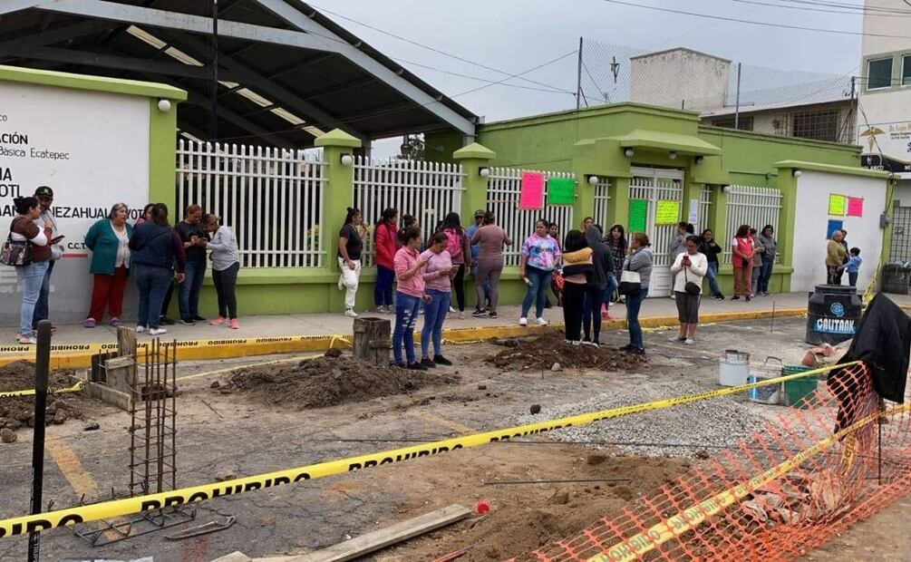 El ayuntamiento de Acolman informó que el director de la escuela, Horacio Flores Sevilla, incitó a la población para que se opusieron la obra y extrajo una "zapata" que ya había sido colocada como parte del proyecto arquitectónico. Foto: Especial