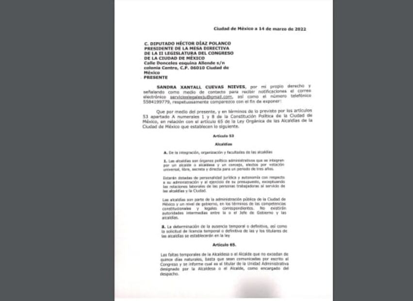 Simpatizantes de Sandra Cuevas se reúnen afuera del Reclusorio Norte previo a su audiencia